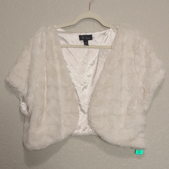 BCX Ivory Faux Fur Wrap - Picture 1 of 6